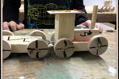 2021-12-02-Holz-AG-Lokomotive-mit-Anhaenger-5