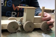 2021-12-02-Holz-AG-Lokomotive-mit-Anhaenger-6