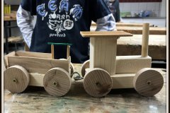 2021-12-02-Holz-AG-Lokomotive-mit-Anhaenger-8