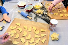 2023-12-03-Adventsbacken-fuer-Kinder-1
