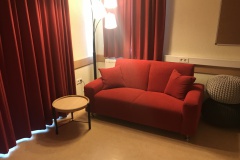 2020-05-25-Rotes-Sofa